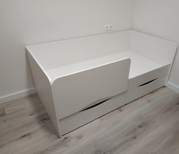 Кровать Малютка-2 с бортиком (цвет белый) 160х80 от Династия Kids