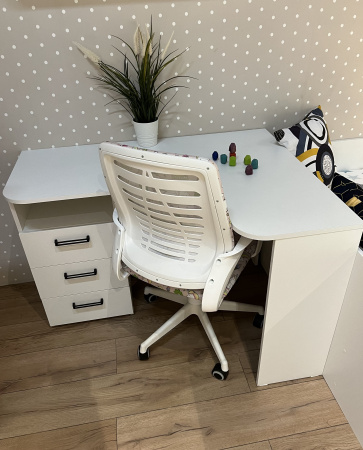 Стол угловой коллекции Престиж с 3 ящиками  от Династия Kids